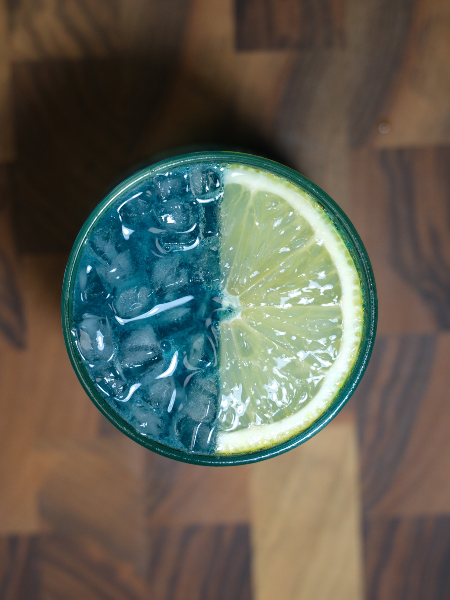 Ingredients: Honey, Lemon juice, Soda water, Ice #juicist #asmr