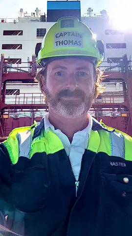 May there always be light in your eyes, even in the shadow... 66 ... 2 #hope #bekind #light #lys #eyes #shadow  #sun #selfie #darkness #portrait #photo  #ventamaersk #maersk  #theoldmanandthesea #seafarers #sailor  #work #life #job #Pride  #seafarersarekeyworkers  #noshippingnoshopping #blivskibsofficer  #detblaadanmark #danishshipping #captain  #captainthomas #alwaysonboard 