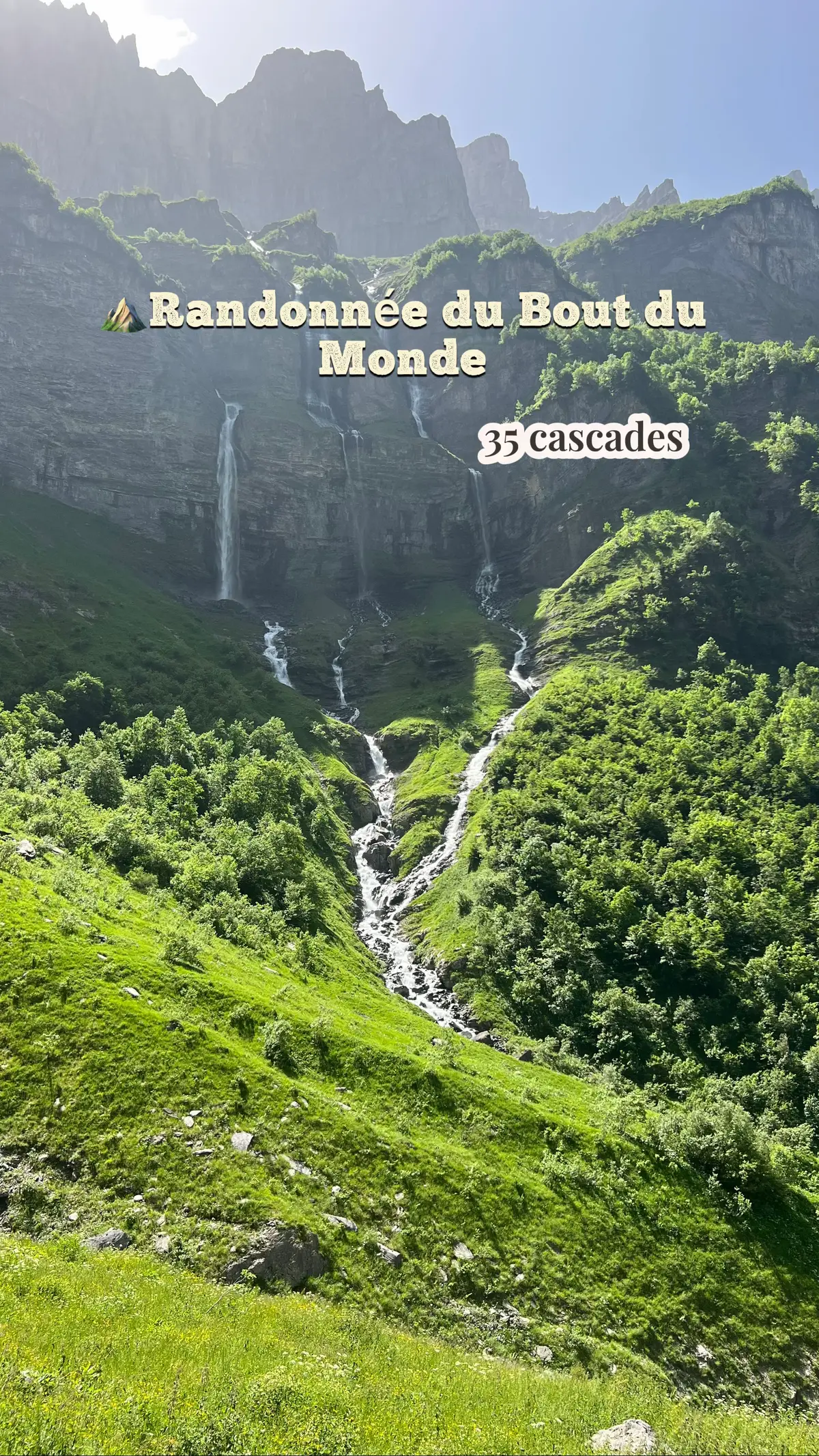 Une randonnée incontournable en Haute Savoie, venir tôt et hors saison pour être seul dans ce cirque magnifique #sixtferacheval #boutdumonde #voyage #rando #vantrip 