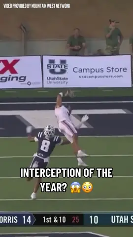 THIS ONE-HANDED PICK WAS FILTHY 🤯 #cfb #CollegeFootball #football #interception #sports 