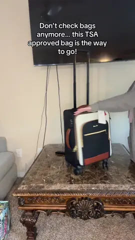 I’m obsessed with my new TSA friendly roller bag. It’s going in the overhead bin, no checked bags needed! #traveladvisor #checkedbag #carryon #carryonbag #lovevook #lovevooktravelbag 