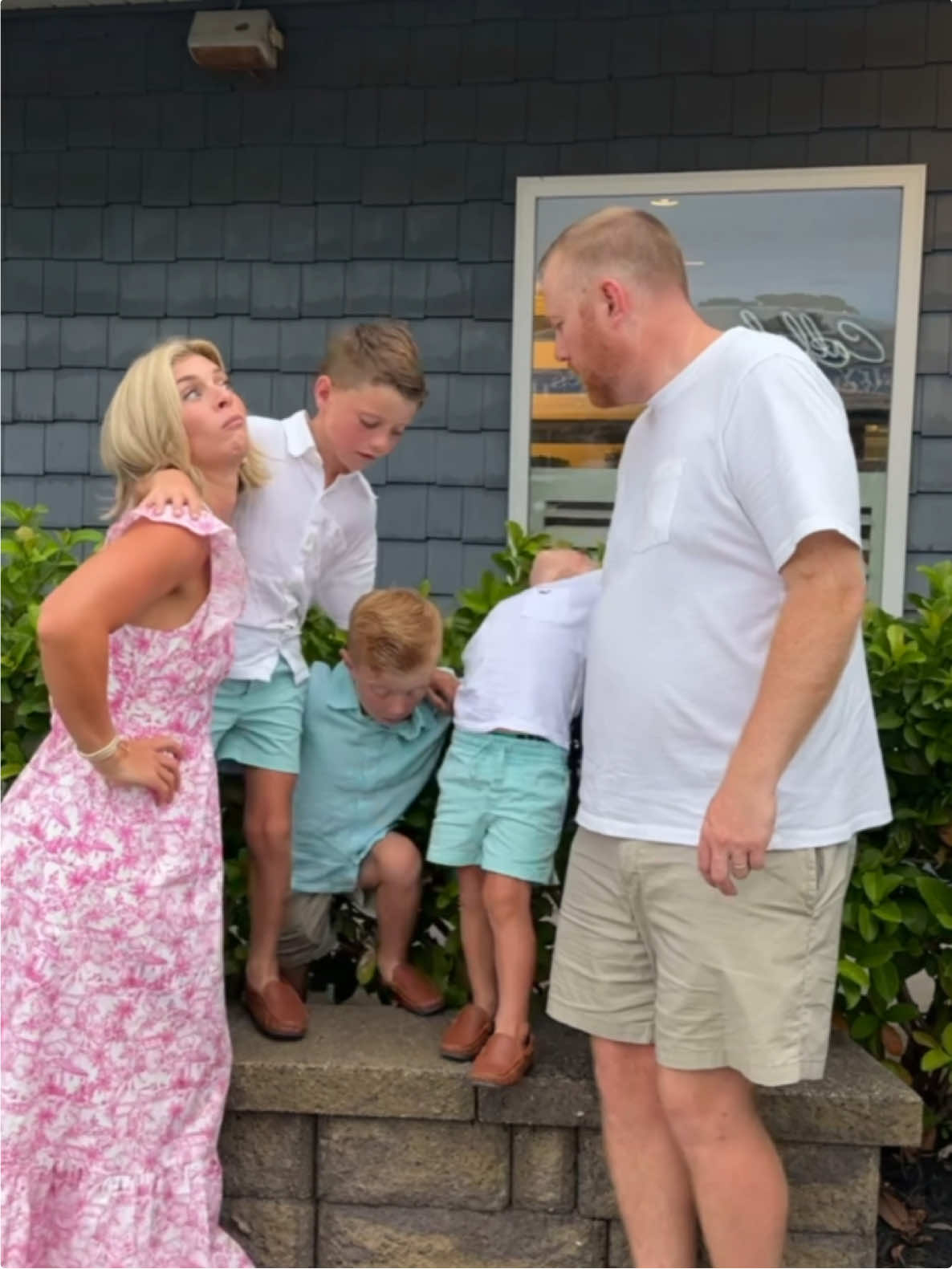 Just trying to take a family picture 😅 #viral #viralsound #funny #funnyvideo #FamilyFun #family #fyp