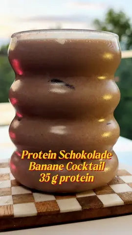 🍫🍌 Power dich aus – aber mit Geschmack! Dieser Protein-Schoko-Bananen-Cocktail ist dein perfekter Trainings-Boost. 👉 Schnell gemixt, lecker, sättigend – und voller Energie! 💪 Jetzt ausprobieren & stark durchstarten! #ProteinShake #FitnessSnack #SchokoBanane #GesundUndLecker #Muskelaufbau #TrainingFuel #FitnessDrink #PostWorkout #ProteinCocktail #CleanEating #HighProtein #fitfood 