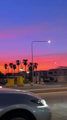 ذبلت انوار الشوارع 🧡❤️💜