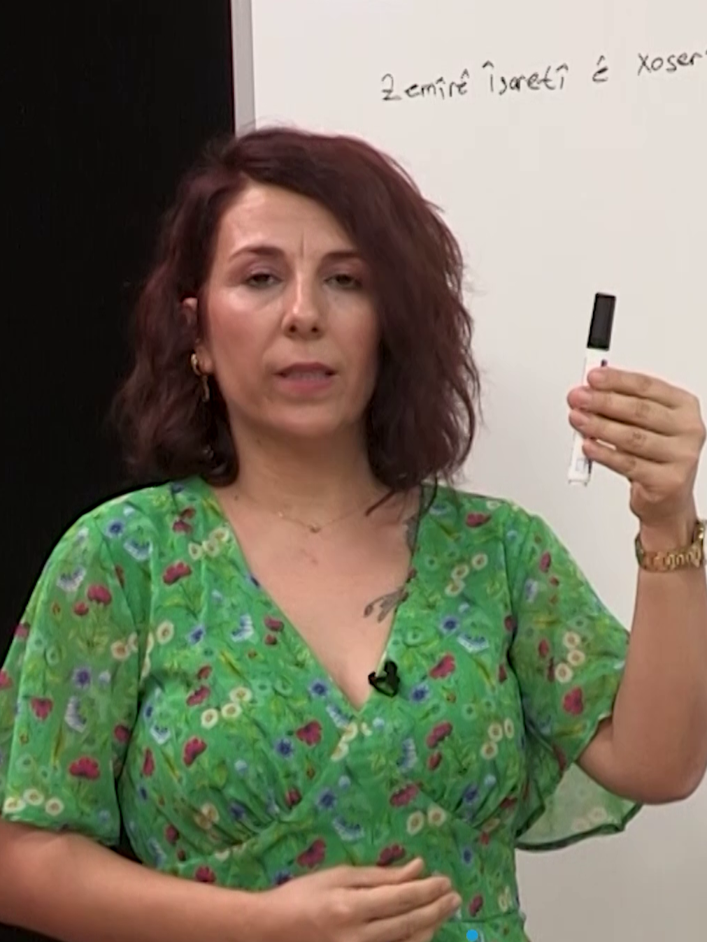 Kirmanckî Bimuse 23 - Zamîrê Îşaretî Yê Xoserî 1 Şima eşkenê pêroyê nê bernameyî kanalê ma yê YouTubeî ser o temaşe bikerê.🌸 #demêestanekan #awazênveşartî #moriproduksiyon #moriprodüksiyon #jin #jiyan #azadî #amed #stran #govend #woman #kadın #diyarbakirtanitim21 #stran #kurdî #şarkı #newroz #newrozpîroz #newrozpîrozbe #renguxêz #renguxêz #awaz