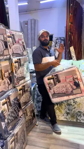 مقرنص نفرين قياس خاص كنك سايز خامية قطنية وجه مشجر وجه سادة  يتكون من ٦ قطع  (240*260) فرشة مقرنص  (200*200)ارتفاع ٣٠ أربع وجوه مخاد ثنين ساده ثنين مشجر  #السعر :-33,000 ألف  بغداد الإسكان شارع مستشفى الطفل فرع مقابل أفران الخيرات مجاور عالم رياضه (٠٧٧٣٦٦٧٩٧٣٠)