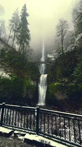 The timeless beauty of Multnomah Falls shines through in every moment—regardless of time, season, or weather. Always magnificent, always serene. #waterfalls #pacificnorthwest #pnw #beautifuldestinations #waterfalllovers #nature #pnwphotography #pnwexplored 