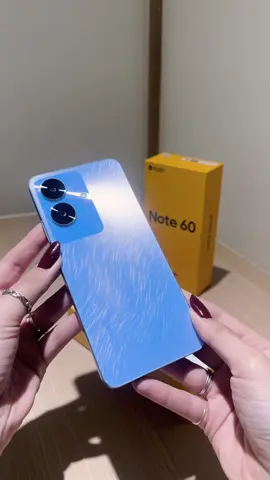 Chegou o realme Note 60! Um celular bonito, resistente e pronto pra te acompanhar no dia a dia.  Quer ver tudo que vem na caixa? Dá o play e confere esse unboxing!  #realme #realmenote60 #celulares #design #unboxing 