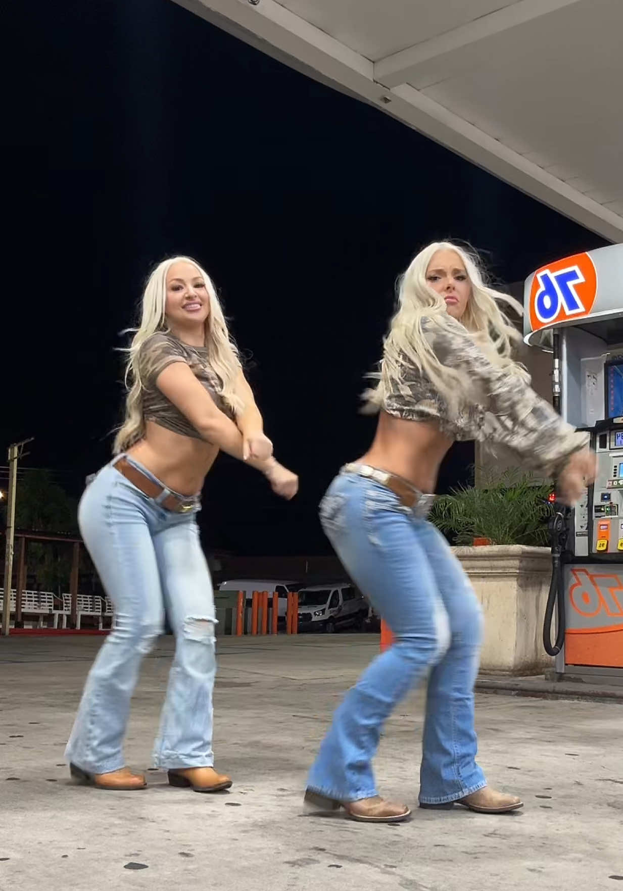 Had to grab my sis for this one 🤭@Cassidy Payne (dc @s3.paiid ) #fyp #viral #dancechallenge #fy #xyzbca 