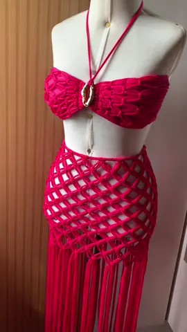 Pronta pra brilhar com um look feito à mão e cheio de atitude ✨💖 #UseMacramê #FeitoAMão #ModaPraiana