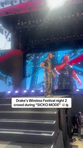 #Drake had his #WirelessFestival night 2 crowd going off during “SICKO MODE” 💥  #travisscott #astroworld #concert #festival #livemusic #performance 