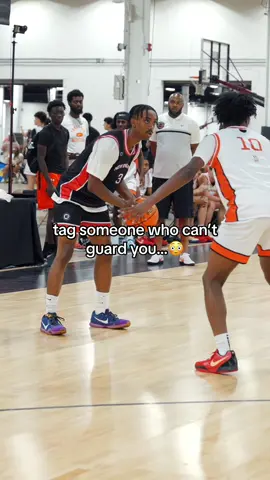 Tag someone who can’t guard you in the comments…😳 #fyp #aau #tough 