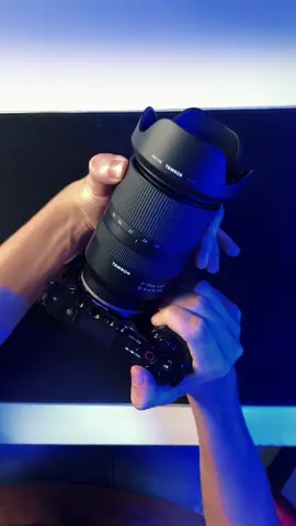 Unboxing desse lente incrível, falo dela a 17-70 da Tamron! #lente #tamron #zve10 #foryou #viral 