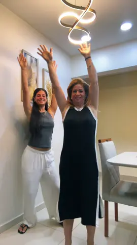 levanta a mão pro alto 😁🙌🏻