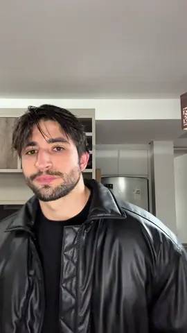 Um homem sem um barbeiro de confiança é apenas um menino 