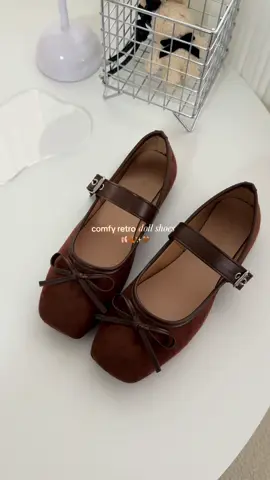 this pretty bow retro doll shoes 🩰🤎 #retrodollshoes #dollshoes #shoes #flatshoes #bowdoll #vintageshoes 