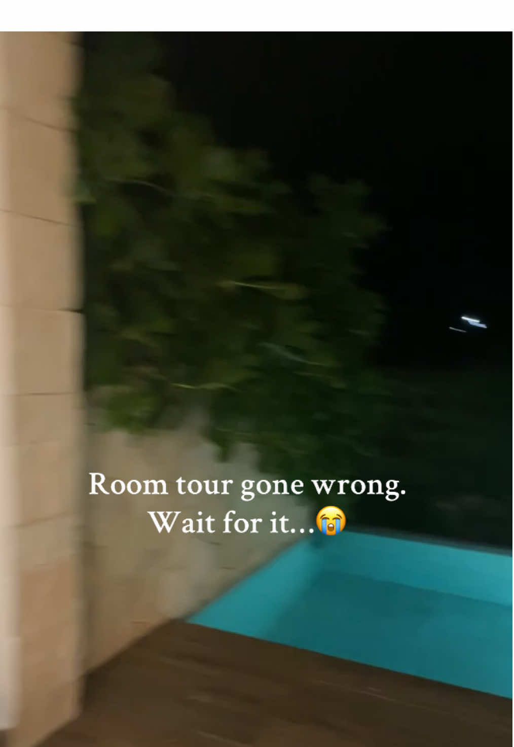 Like how? I guess the glass was too clean 😭 #fyp #darlingholdmyhand #jet2holidays #vacationvibes #traveltiktok #luxuryvacation #summerideas2025 