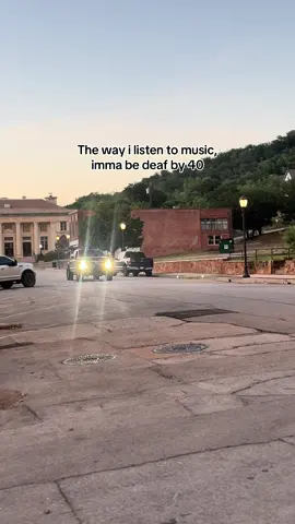 i’m already blind  #bestfollowers❤️ #relatable #honestly #repost #trucktok 