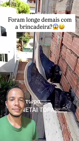 😴 O cara só quis tirar um cochilo no trampo… 👷‍♂️ Mas vacilou no ponto e foi CONCRETADO na parede! 🧱 Agora faz parte da obra kkk 🤔 E aí, foi zoeira de leve ou passaram dos limites? 👇 Comenta aí e me segue pra mais vídeos insanos! 🎥 Créditos: @egouvakis ➡️ Siga @elieldicas pra não perder essas pérolas! #humordetrampo #construção #trabalhador #cochilonoobras #engenhariafail #zoeiraentreamigos #comédiadodia #memesbrasil #reelsengraçados #elieldicas