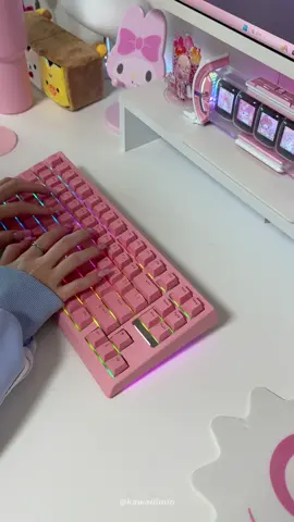 Okay this is the pinkiest keyboard ive ever owned!!💖🫡 From @epomakerkeyboard  #epomaker #epomakerg84 #keyboard #keyboardasmr #asmr 