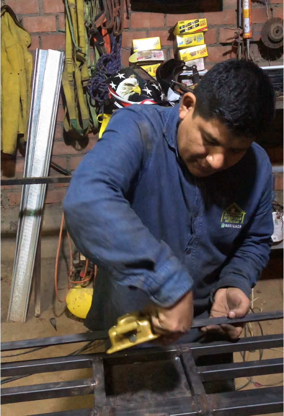 #LIVEIncentiveProgram #LIVERewards #PaidPartnership #soldier #chinchaalta_perú🇵🇪 #noticiastiktok #clientes #ventas #peru🇵🇪 #AprendeEnTikTok #noticiastiktok #instagram #instagood #inspiredawesomelife #ayuda #challenge #chapaypintura instalación de chapa 