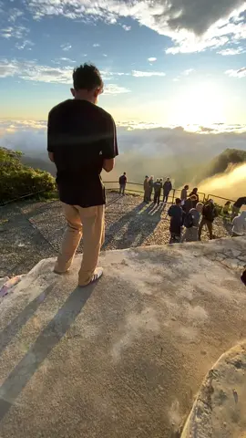 Sunrise🫶🏼#xybca #kelimutunationalpark #nttpride🏝🔥 #fypシ゚viral #fypage #sunriseview #kelimutuoutdoor 