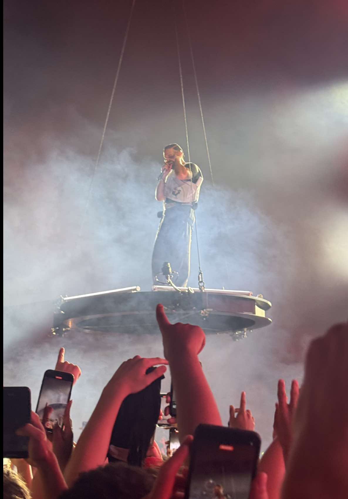 he looked so disappointed 😔 #wireless #saturday #drake 