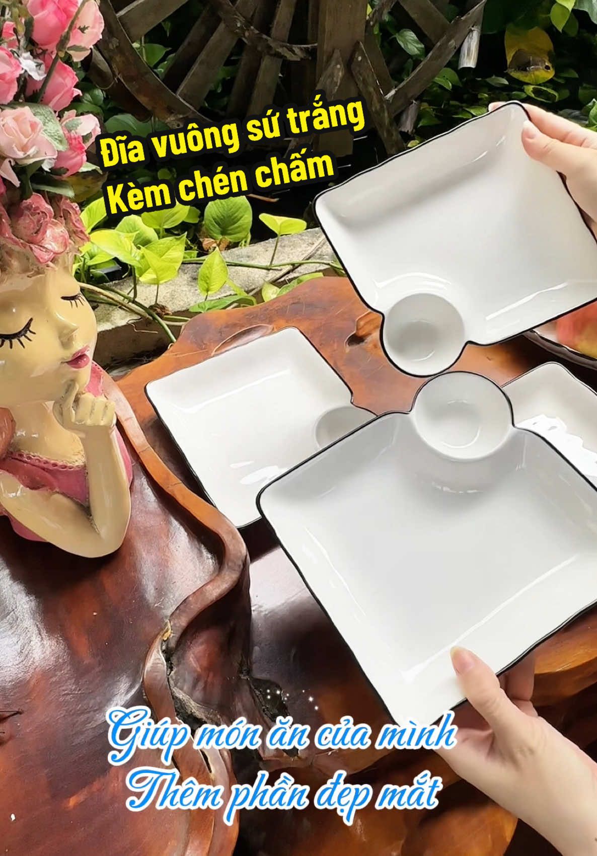 Đĩa vuông sứ trắng viền đen có chén chấm #reviewlenvairo #diavuongsaulong #diavuongkembatcham #diavuongkemchencham 