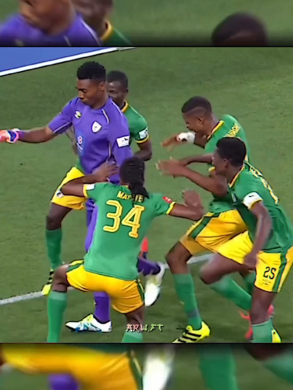 Sebutkan satu kiper yang bisa gol salto selain ini?😏😏 #kipergolsalto #golkiper #footballtiktok #jjfootball #football #fyp #4upage 