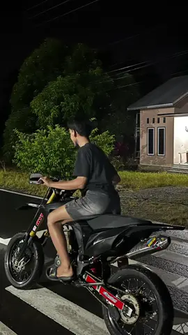 🤯#crf150l #twostroke #fypage #fyp #foryou #foryoupage 