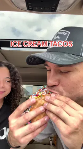 Ice Cream Tacos @Cold Stone Creamery 🤯 #icecreamtaco #coldstone #dessert #Foodie #eatingshow #fyp #foryou #viral 
