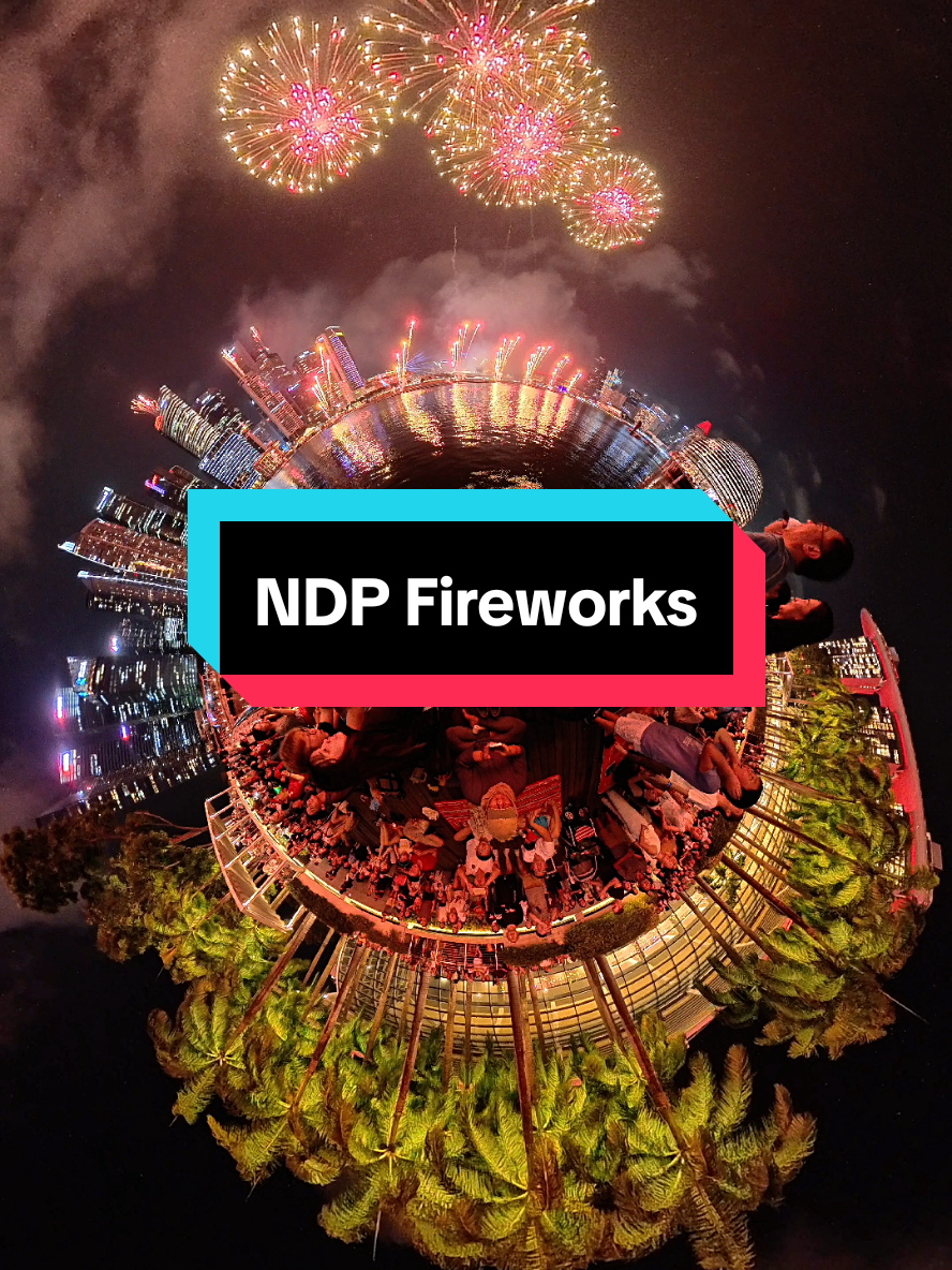 NDP Preview fireworks from Marina Bay Sands Boardwalk 🎆🇸🇬 Pure magic lighting up the bay — this is how Singapore celebrates! ❤️✨ Special thanks: @MarinaBaySands @ndpeeps @VisitSingapore @URASingapore @insta360_official  #NDP2025 #SingaporeFireworks #MarinaBaySands #NDPPreview #VisitSingapore #FYP #MajulahSingapura #SGBreathtaking #tiktoktravel #CelebrateSG
