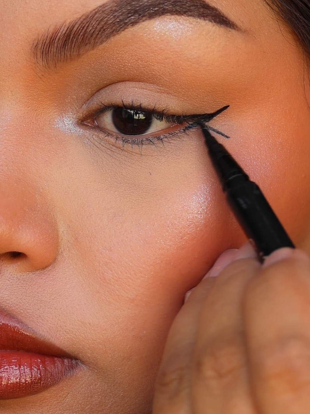 Eyeliner hack 😱😱