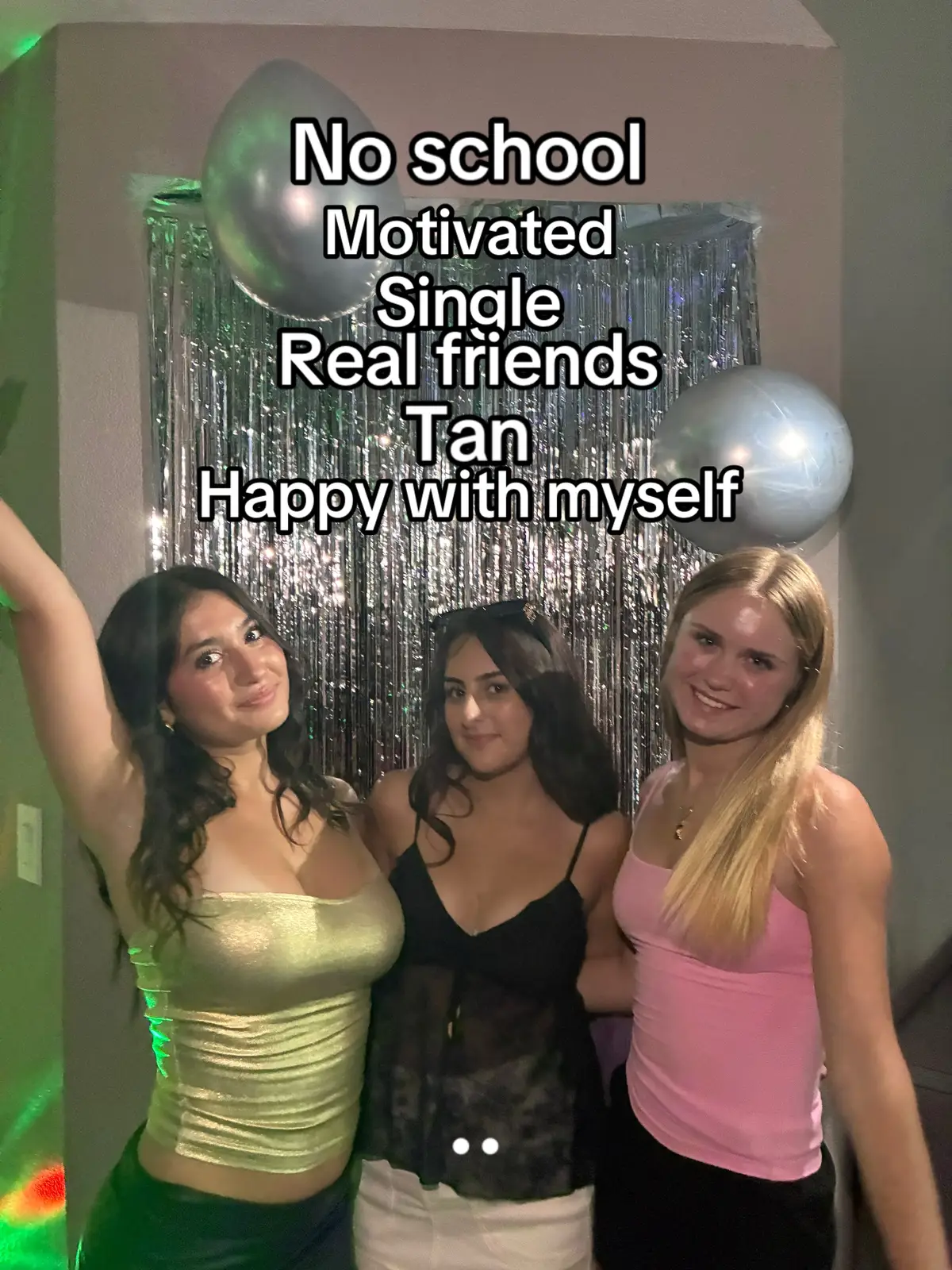 A happy take on this trend lol #ilovelife #noschool #fyp #friends 