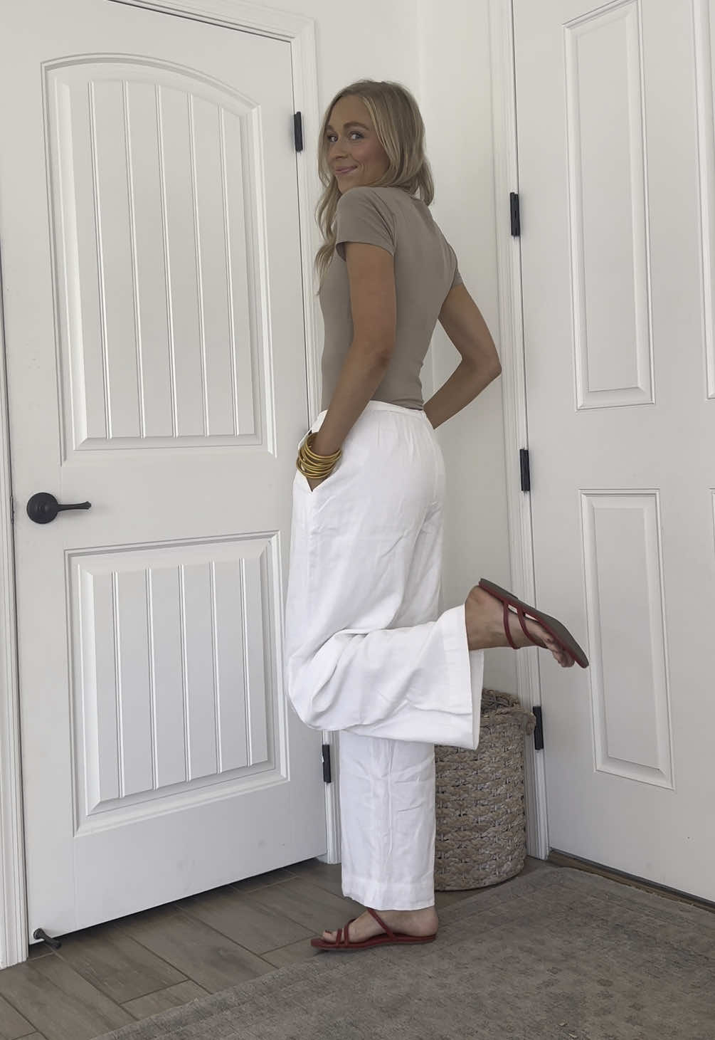 Sometimes all you need is a good t-shirt and some linen pants ☁️🤍🦢 #girlmomlife #girlmom #girlmomclub #girlmoms #OOTD #momootd #MomsofTikTok #momuniform #outfitinspo #outfitideas 