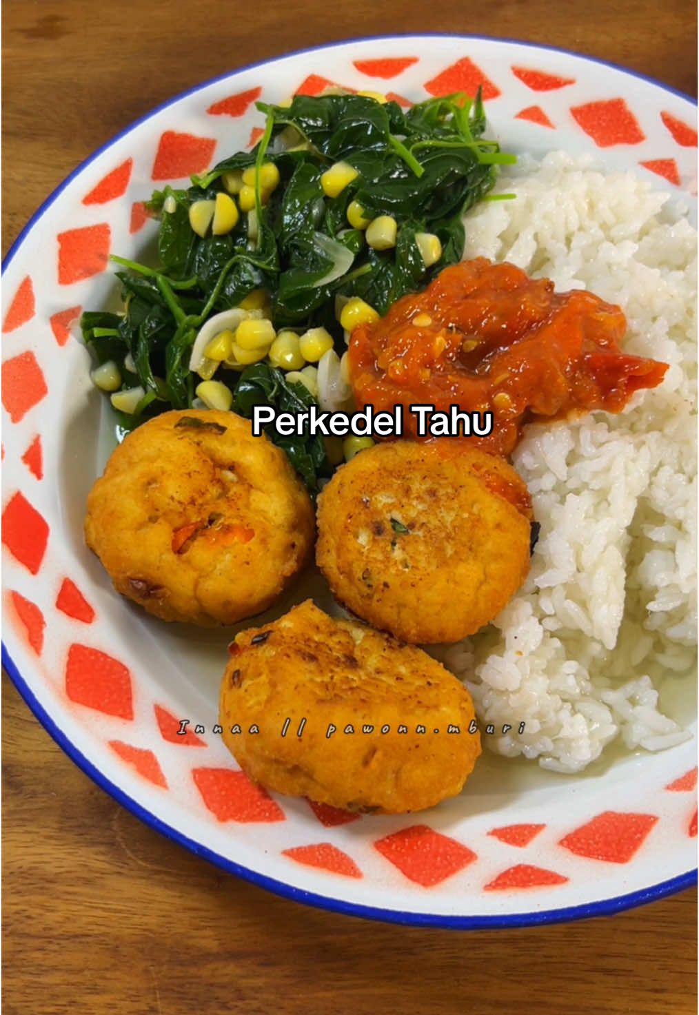 Perkedel tahu. ✨ Save dulu buat ide masak nanti. Bahan: - 2 papan tahu - 5 bawang merah (goreng haluskan) - 7 bawang putih (goreng haluskan) - 1 telur - daun bawang - cabe rawit (iris) - garam - lada - penyedap #perkedeltahu 