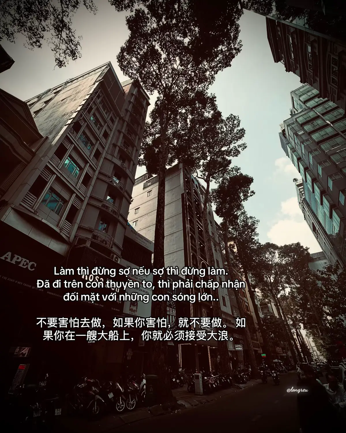 Làm thì đừng sợ nếu sợ thì đừng làm. Đã đi trên con thuyền to, thì phải chấp nhận đối mặt với những con sóng lớn.. 不要害怕去做，如果你害怕，就不要做。 如果你在一艘大船上，你就必须接受大浪。#fyp #cuocsong #longreu #xahoi #xuhuongtiktok #thinhhanh 