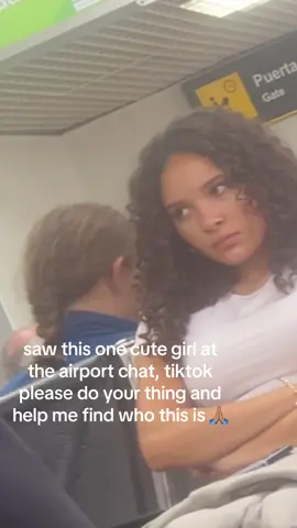 i was tryna be sneaky recording this 😭 but tiktok please do your thing and tag her if you find her for me 🙏🏽🙏🏽 #elsalvadorairport #aeropuertosanoscararnulforomeroygaldamez #sanoscararnulforomero #guatemalana #airport #fypシ゚viral #fyppp #cutegirl #curlyhair