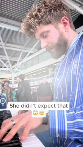 met @david kushner at the AIRPORT! + 8.5M Today I was playing piano while waiting for my flight, when suddenly a girl asked me to play Daylight by David Kushner. 75K 1M But I never expected that David himself was there... and that he would join me!! What a beautiful coincidence #DavidKushner #Daylight #PublicPiano #MusicBringsUsTogether #ViralMoment #UnexpectedDuet