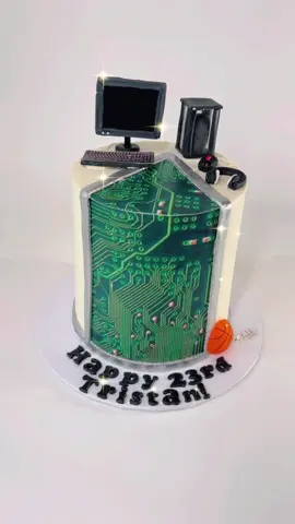 Cyber geek birthday cake. 🖥️ #customcakes #homebaker #CakeDecorating #cakeideas #longbeachbaker #custommadecake 