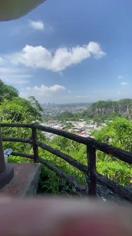 🌿 Ngắm nhìn Đà Nẵng từ trên cao – nơi thiên nhiên và thành phố hòa quyện làm một. 📍 Ngũ Hành Sơn, Đà Nẵng #NgũHànhSơn #ĐàNẵng #VietnamView #TựNhiênHùngVĩ