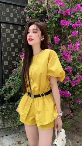 Đâu cần phố lên đèn, chỉ cần em lên đồ với Sunshine Chic là phố cũng phải ngoái nhìn. #bycuecue #hottiktok #xinhdep #hotquangchau 