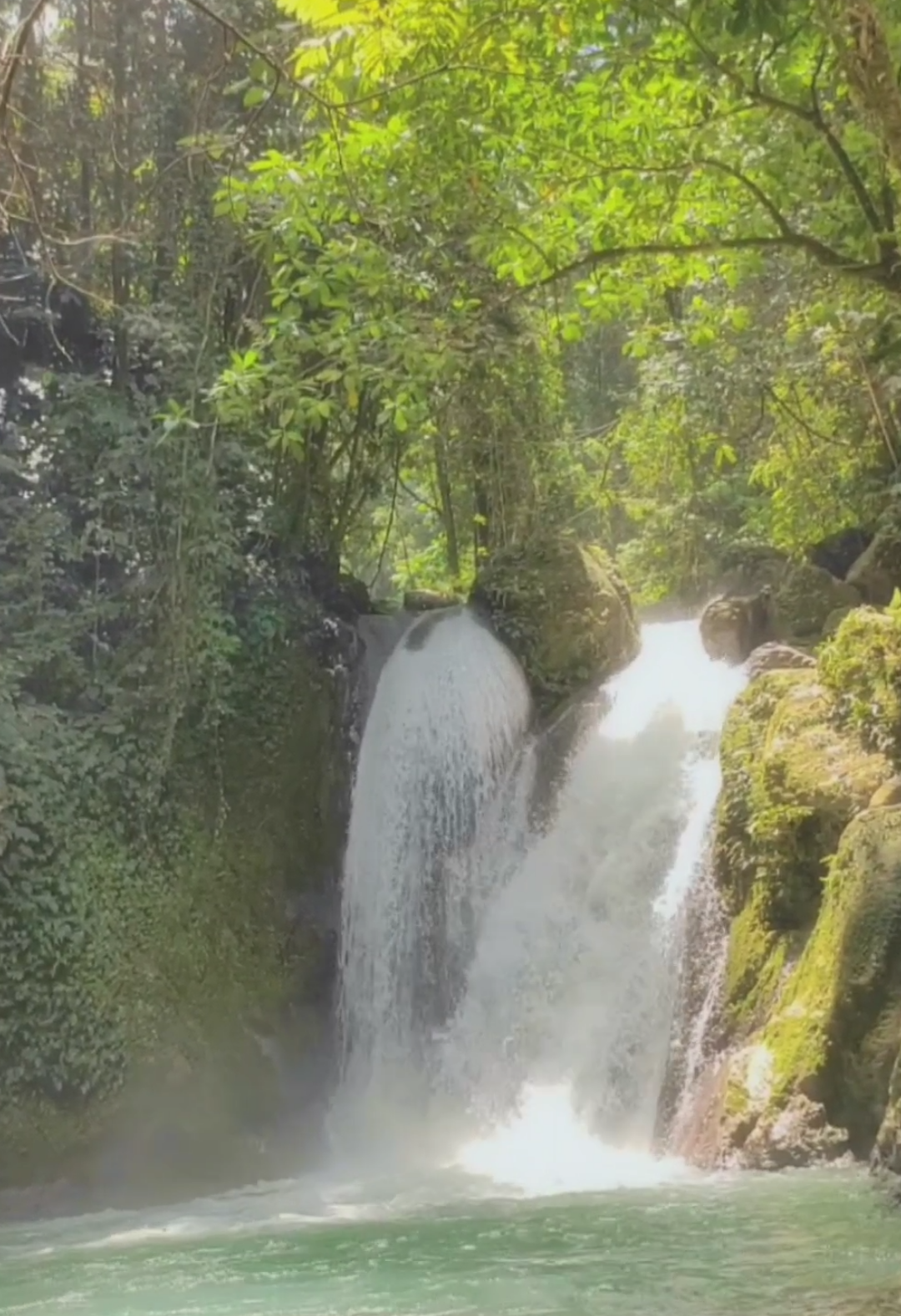 air terjun kembar, berada di Desa taripa, angkona, luwu timur