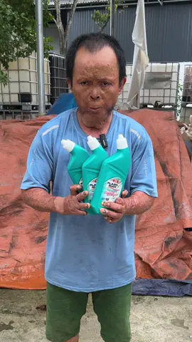 Nước tẩy bồn cầu Flashman ạ. Em Khang cảm ơn cô chú nhiều #xuhuong #nuoctayboncau #flashman 