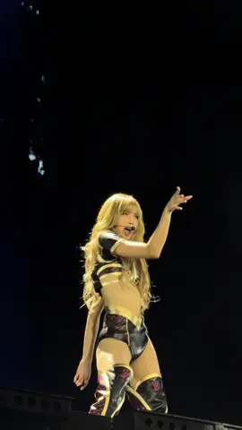 #Lisa @LISA #Thunder at #SoFiStadium #Blackpink #Deadline 😱 @blackpinkofficial 