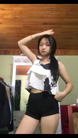 Nhìu bn cmt sao xu m53 mà nhìn cao v thì cái đầu tiên là do góc quay của mik khá là thấp lên trông xu khá là cao, thứ 2 là do phòng của xu ở lầu 2 mà trần nhà khá là thấp lên từ góc máy quay nhìn lên xu giống trên m6 hơn là m53 |dc: ?| #xuka #xuhuong #xhtiktok #fyp #TikTokDanceVN 