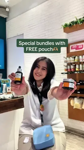 Get this FREE blue pouch!👀🦋 Yuk pilih bundle Vitamin C favoritmu!
