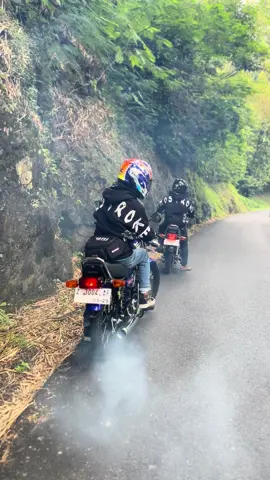 Spek bapak2 anak 2 🤣😆🙏 #rxking135cc #rxkingindonesia #rxkingnusantara #rxkingviral #rxkingstylepakguru #rxkingmodifikasi #arainakano  #fypシ゚viral #fanpage @Brutall jaket @Johan Gunawan 