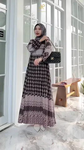 GRWM pergi arisan pakai Zarina Dress warna Black.😍 Kasih rate outfitnya dong Ladies! #racuntiktok #tiktokshop #dynclothingline #dynsignature #ootdhijab #fashionmuslimah #bajukondangan 
