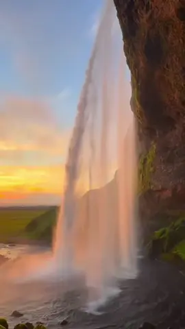 Cascade Seljalandsfoss 🇮🇸.                       #island #cascade #seljalandsfoss #seljalandsfosswaterfall #travel #islandlife #waterfall 